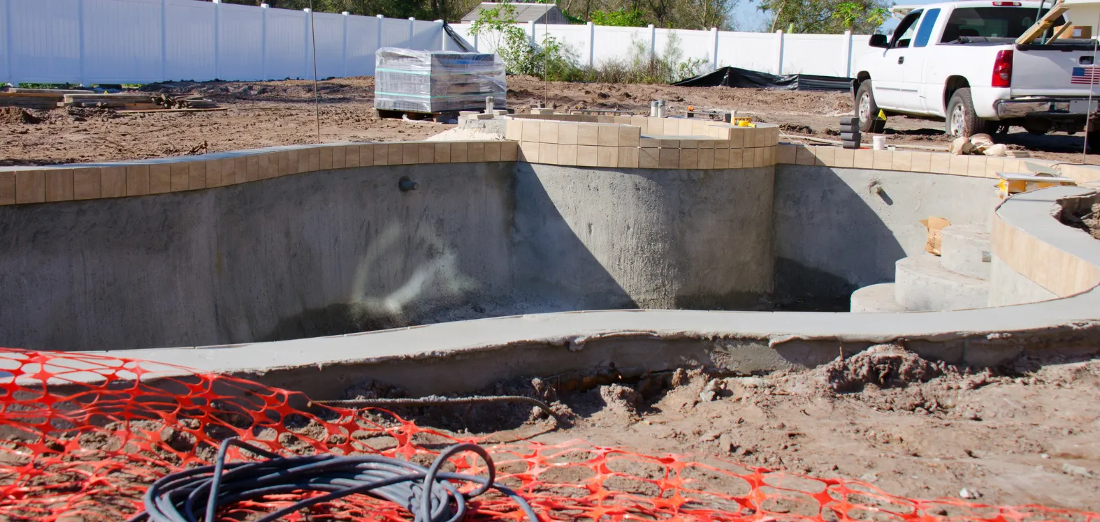 Custom pool construction in Dallas by Dallas Pools Contractor